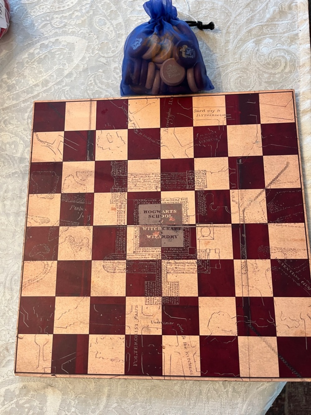 Warner Bros. Harry Potter Hogwarts Chess Set School Witchcraft Wizardry board